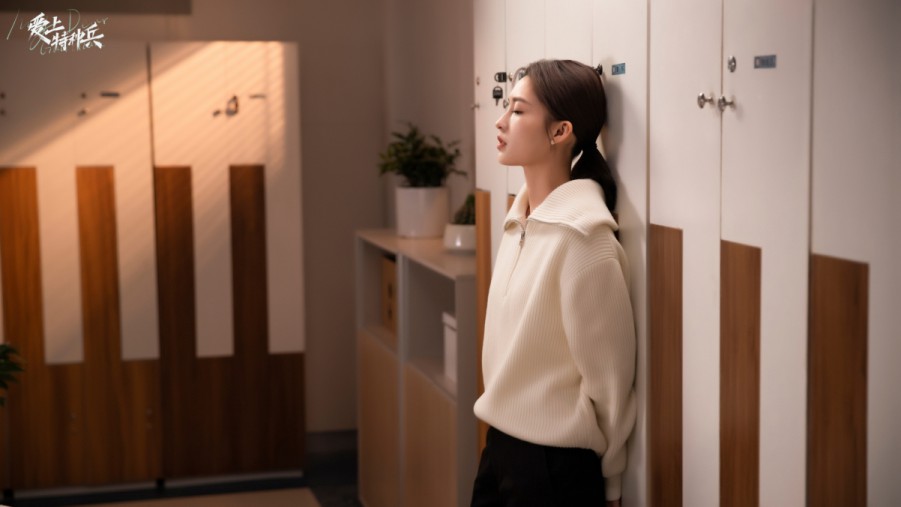 男的给多年的女性朋友见面送什么花？