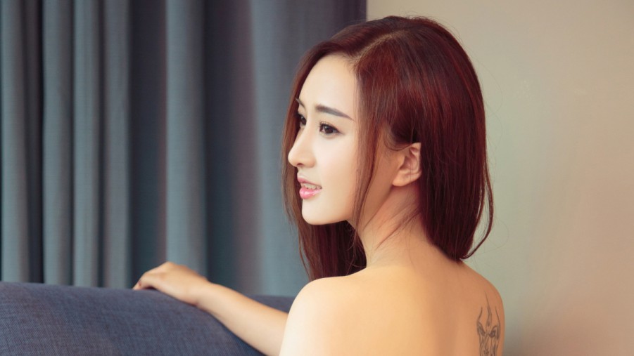 李连杰一家三口拜见仁波切，64岁利智许久不见，颜值回春如昔日!